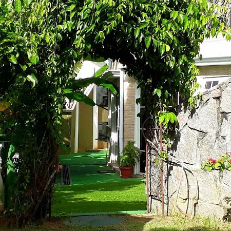 Hibiscus House Seychelles Self Catering Apartment Victoria Bagian luar foto