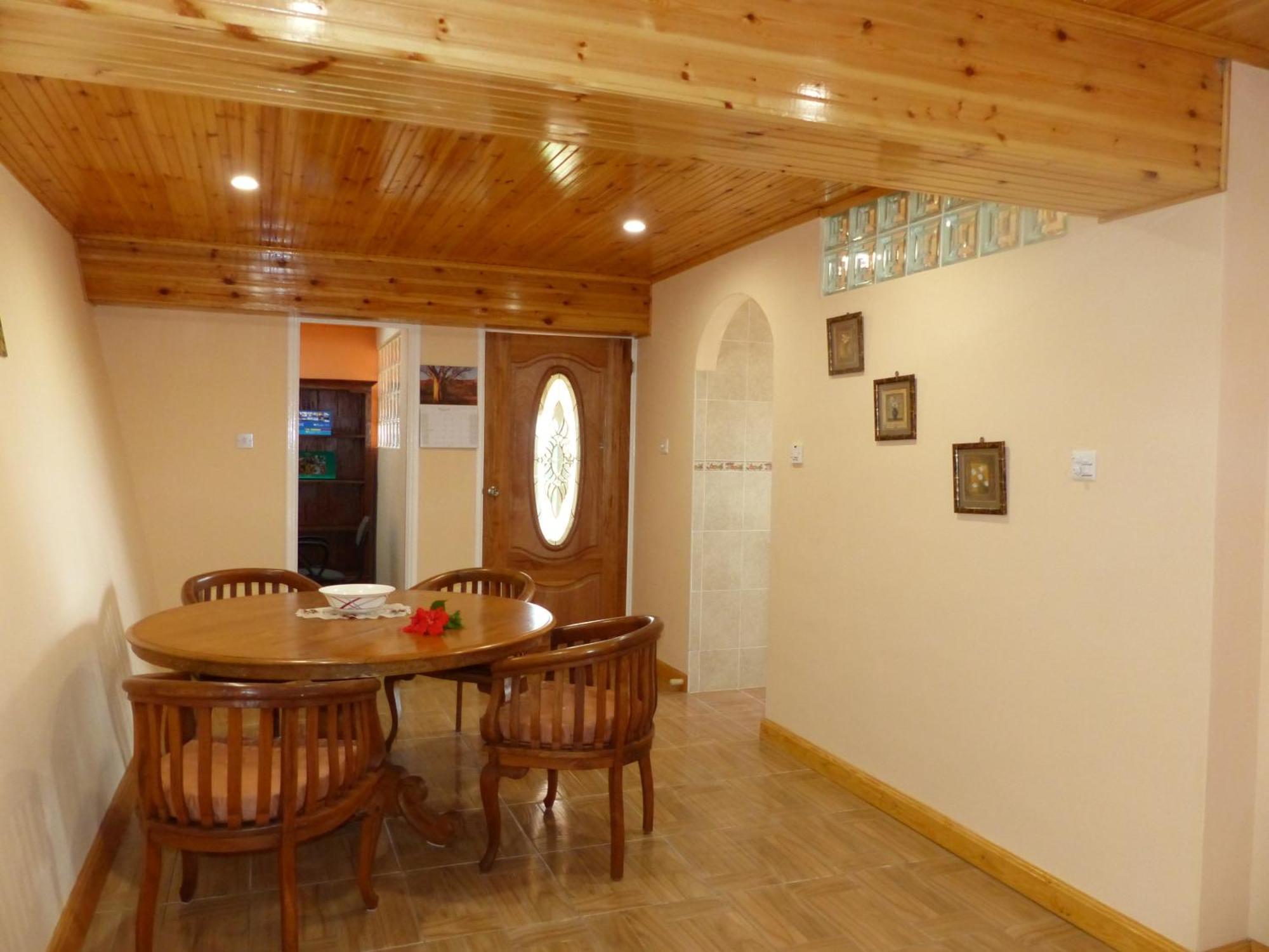 Hibiscus House Seychelles Self Catering Apartment Victoria Bagian luar foto