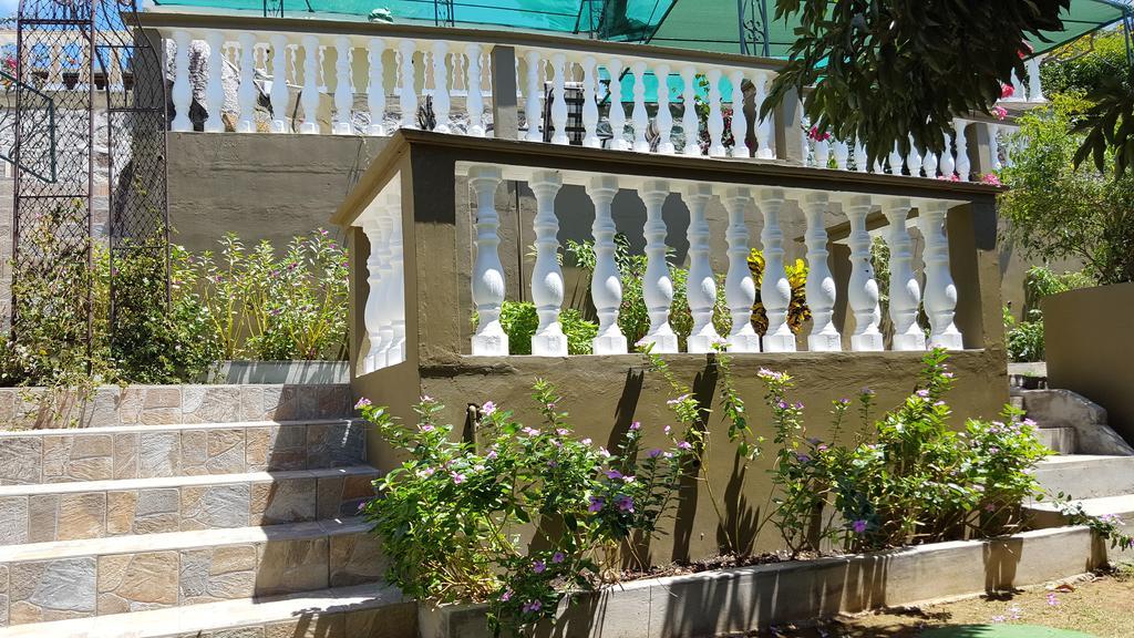Hibiscus House Seychelles Self Catering Apartment Victoria Bagian luar foto