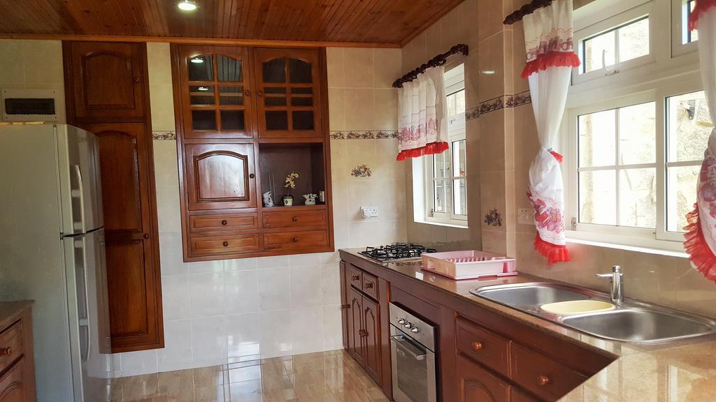 Hibiscus House Seychelles Self Catering Apartment Victoria Bagian luar foto