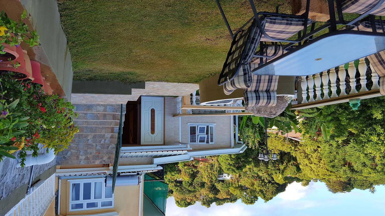 Hibiscus House Seychelles Self Catering Apartment Victoria Bagian luar foto