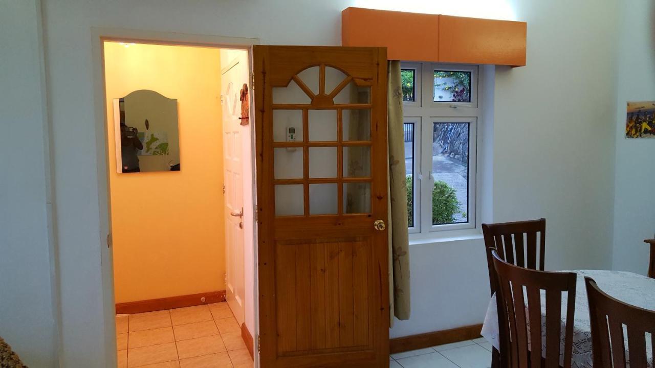 Hibiscus House Seychelles Self Catering Apartment Victoria Bagian luar foto