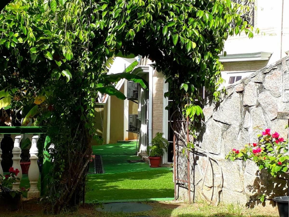 Hibiscus House Seychelles Self Catering Apartment Victoria Bagian luar foto