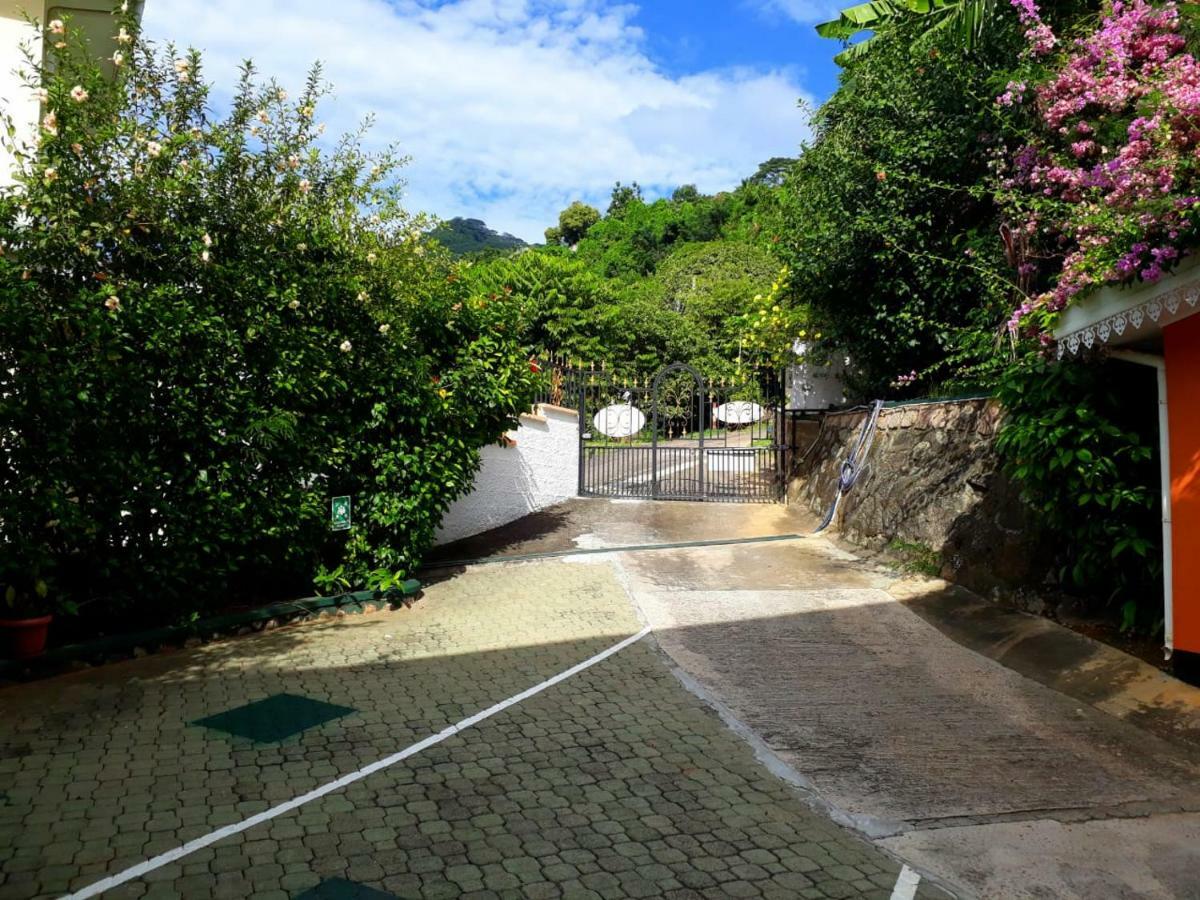 Hibiscus House Seychelles Self Catering Apartment Victoria Bagian luar foto